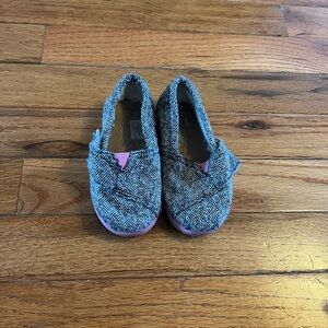 TOMS Kids' Moccasins in Gray and Pink for toddler